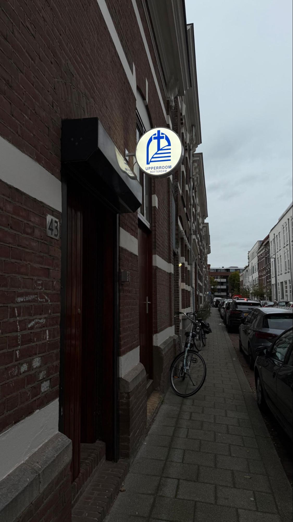 Ingang Upperroom Rotterdam, Van der Schellingstraat 43